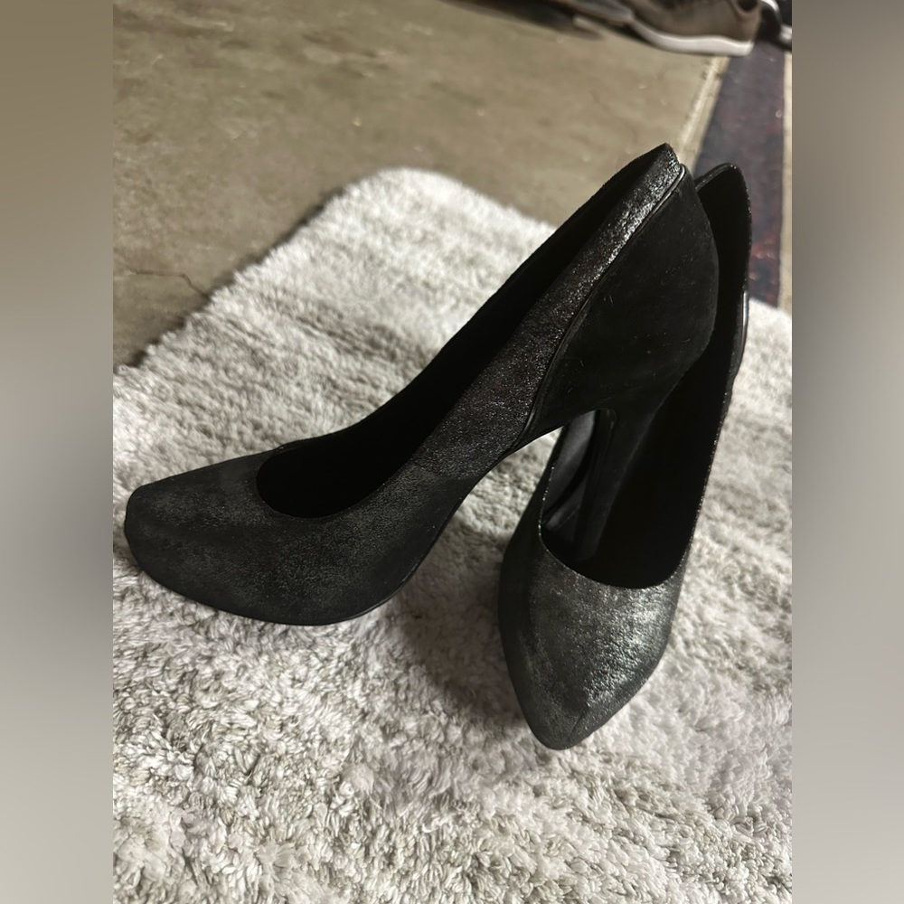 USED— BCBGenerations silver heels Sz 9